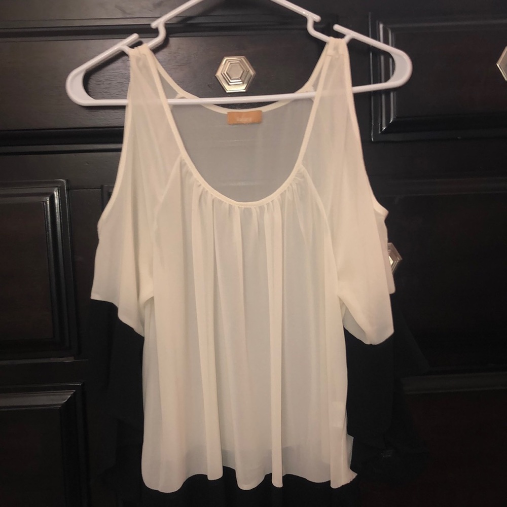 Cold shoulder top